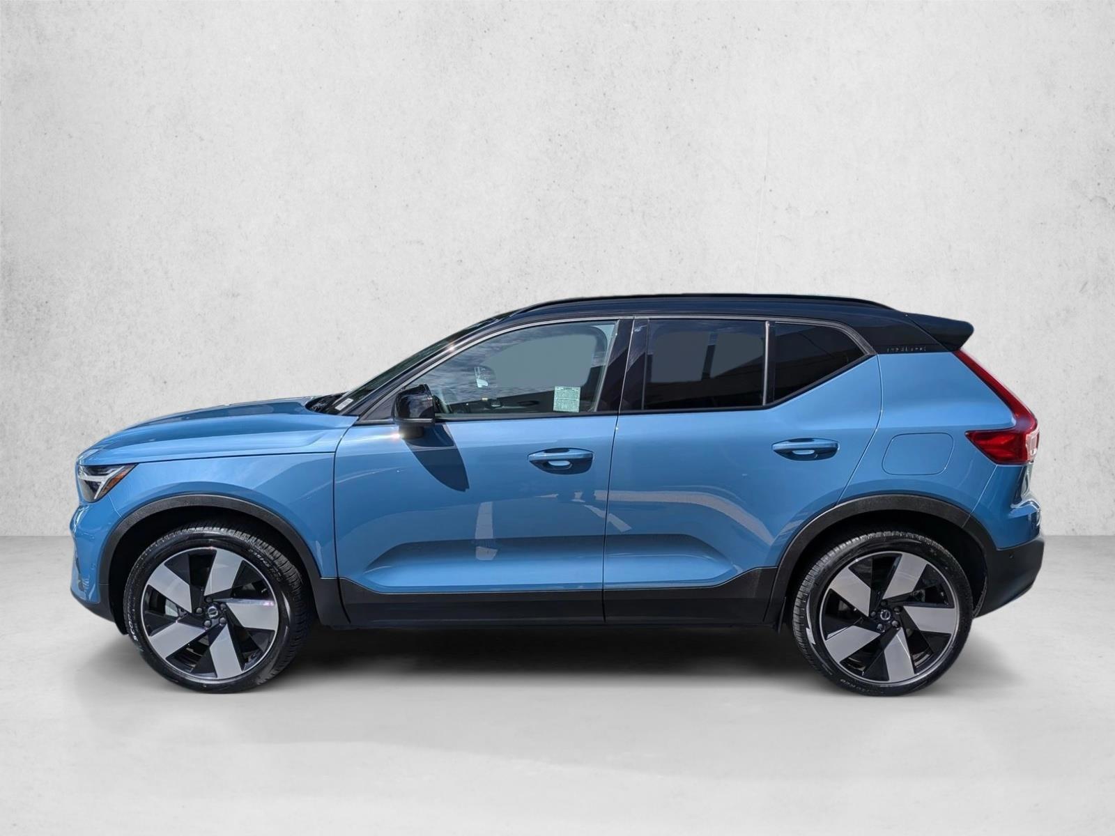 Thumbnail: 2023 Volvo XC40 - 2