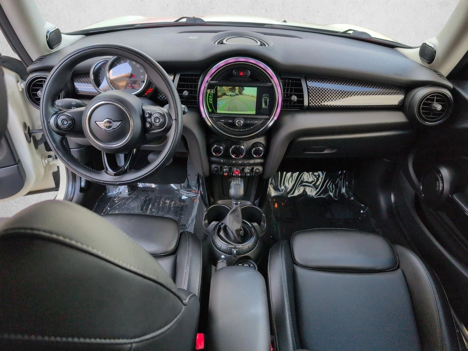 Thumbnail: 2017 MINI Cooper Hardtop - 3