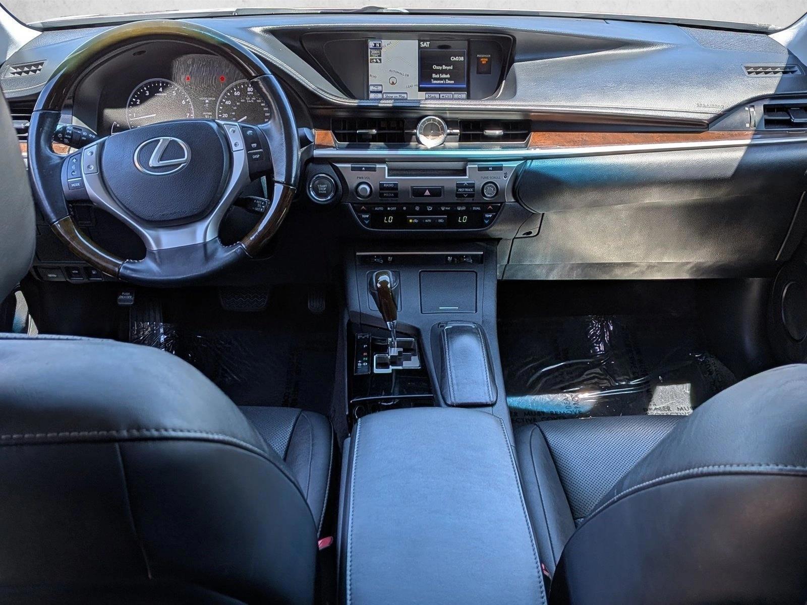 Thumbnail: 2014 Lexus ES - 3
