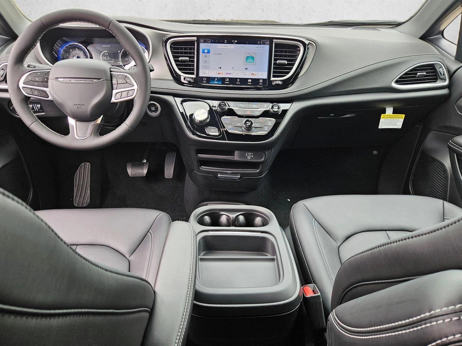 Thumbnail: 2027 Chrysler Pacifica - 3