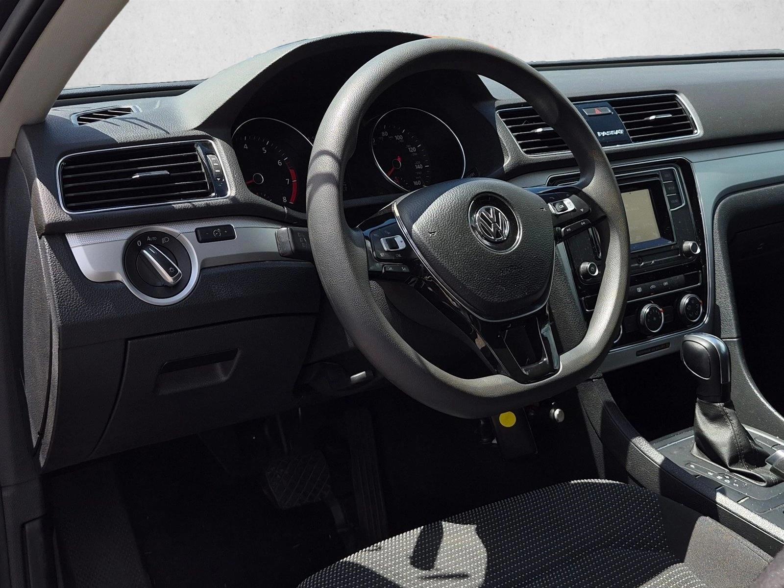 Thumbnail: 2018 Volkswagen Passat - 3
