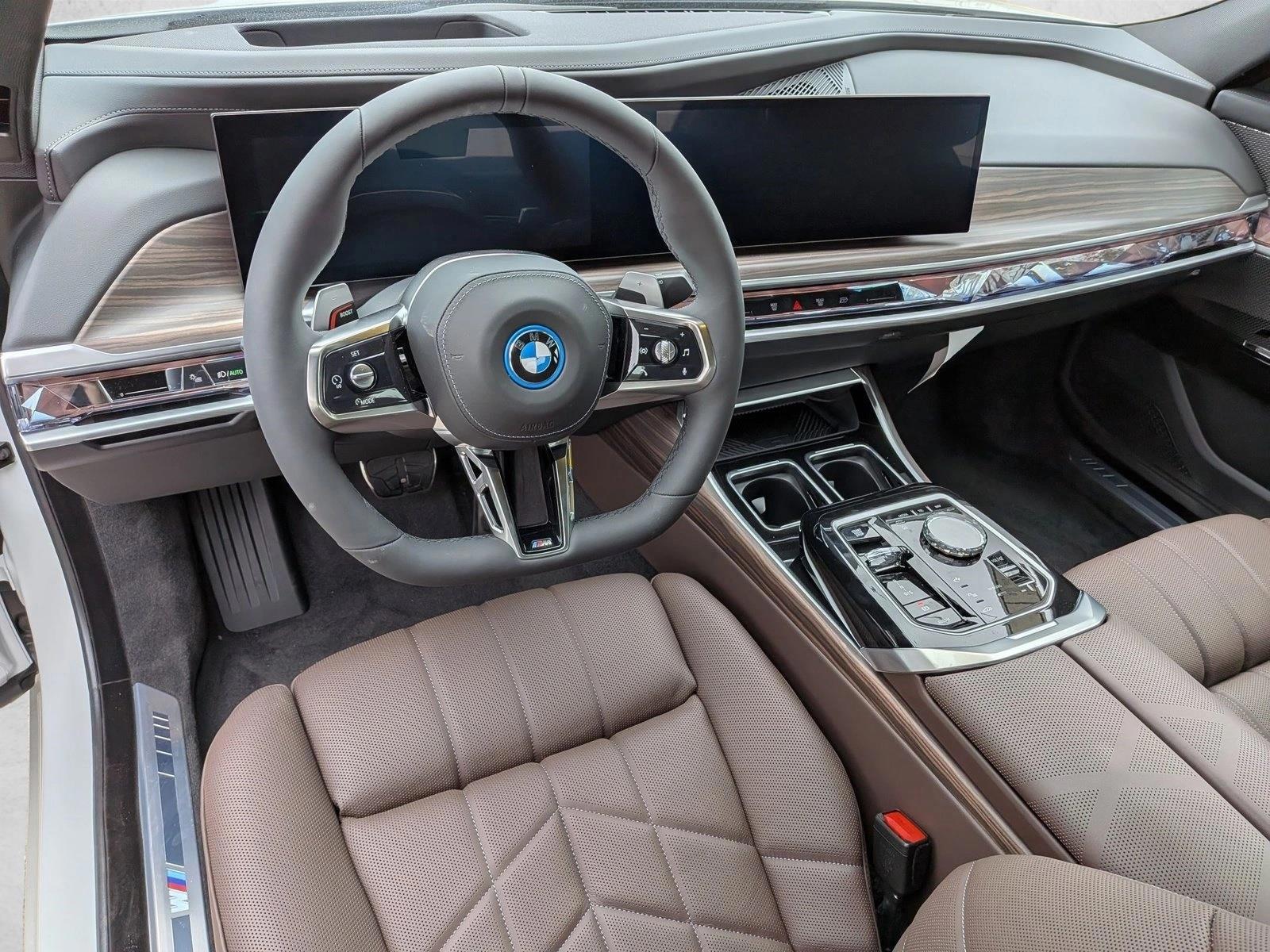 Thumbnail: 2026 BMW 7 Series - 3