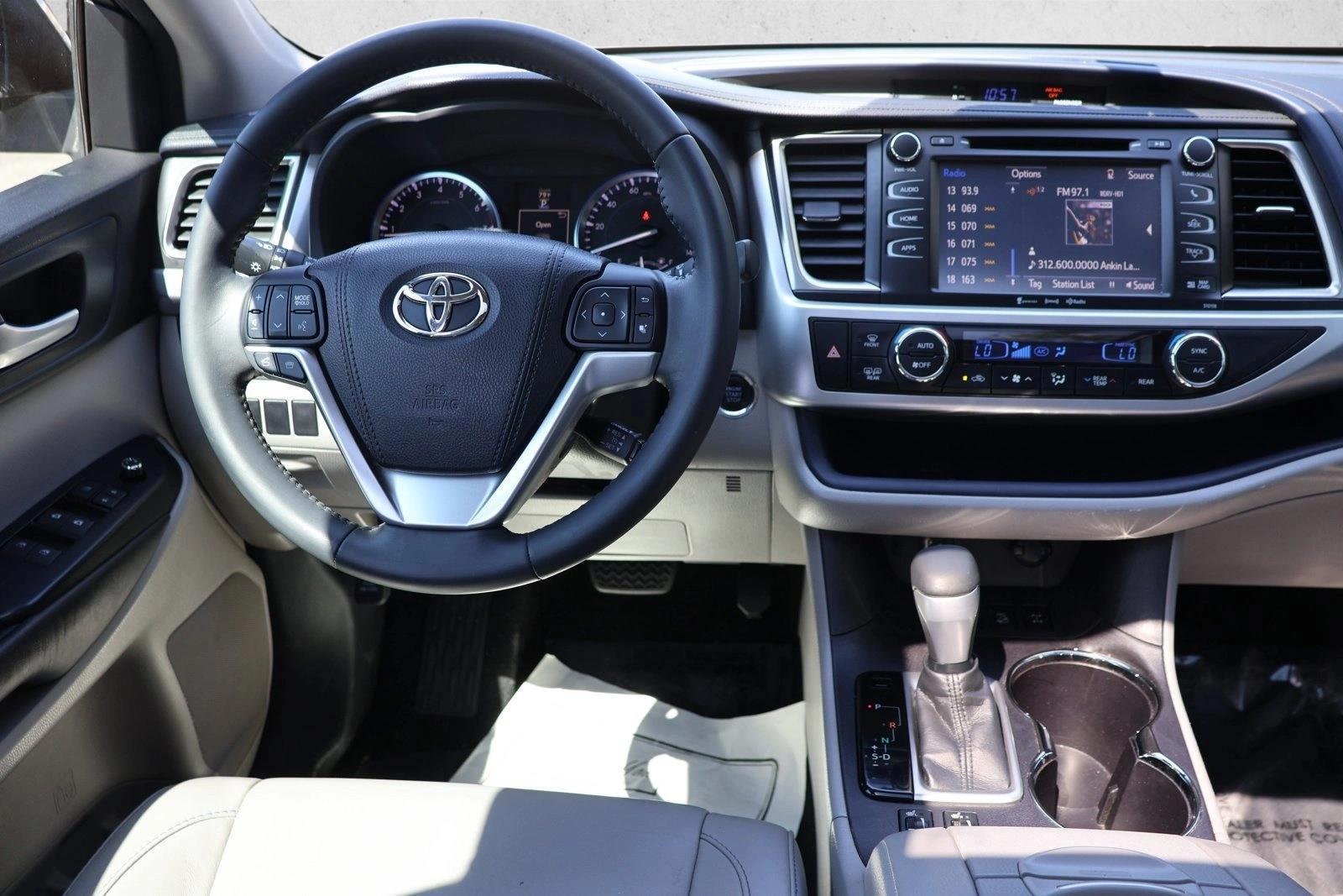 Thumbnail: 2016 Toyota Highlander - 4
