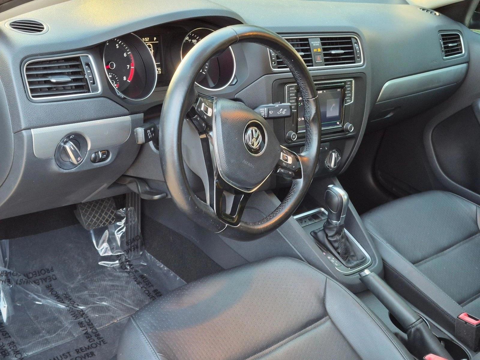 Thumbnail: 2017 Volkswagen Jetta - 3