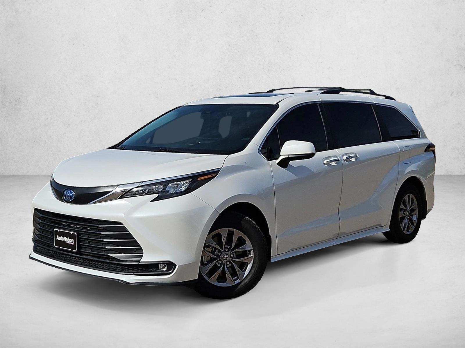 Thumbnail: 2025 Toyota Sienna - 1