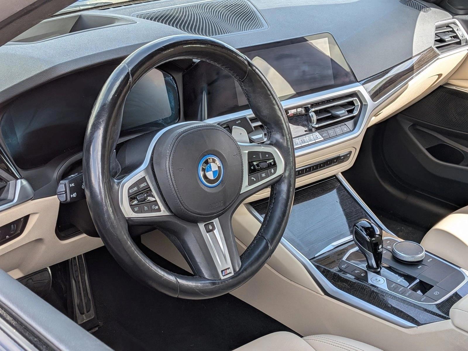 Thumbnail: 2017 BMW 3 Series - 3