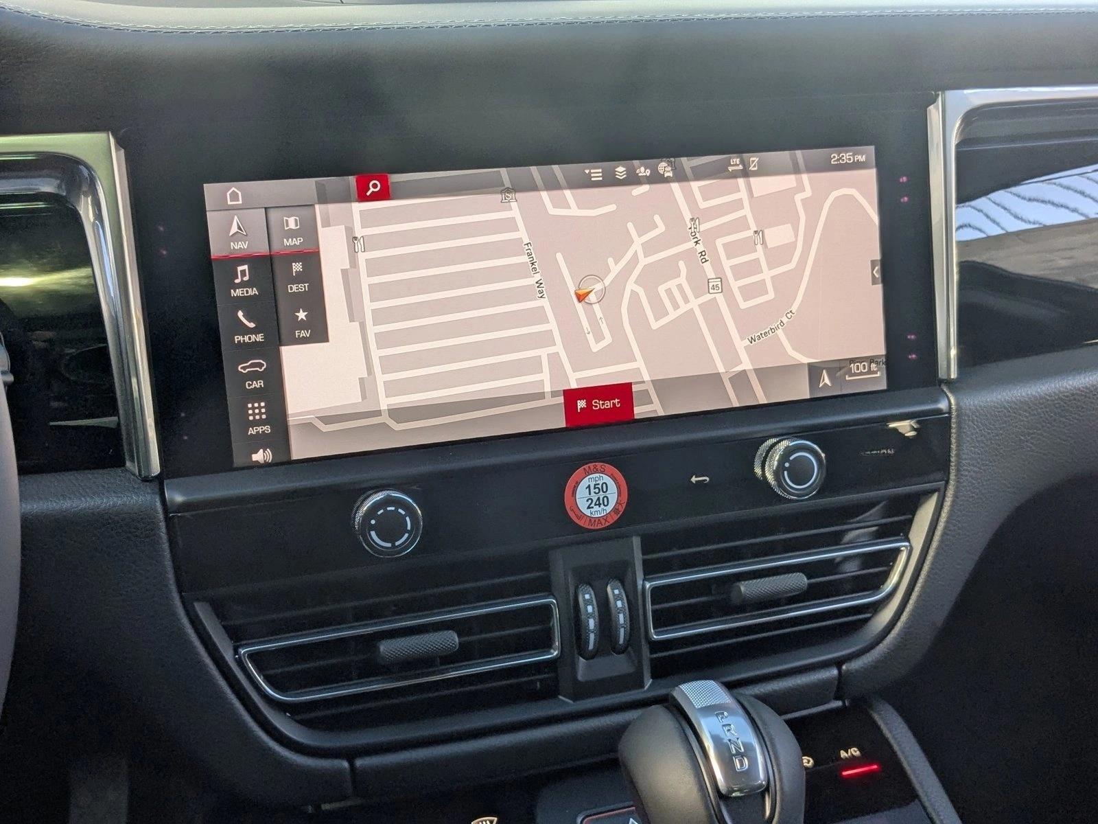 2026 Porsche Macan T - Photo 20