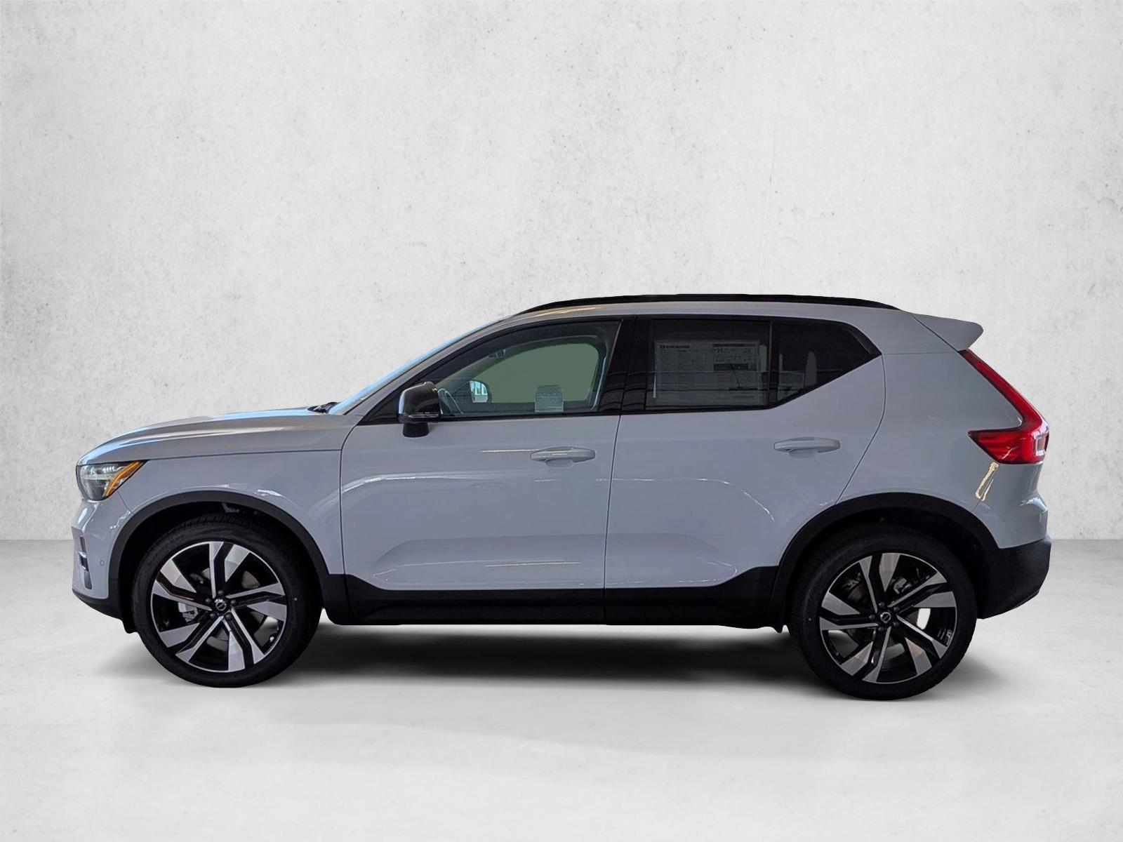 Thumbnail: 2026 Volvo XC40 - 2