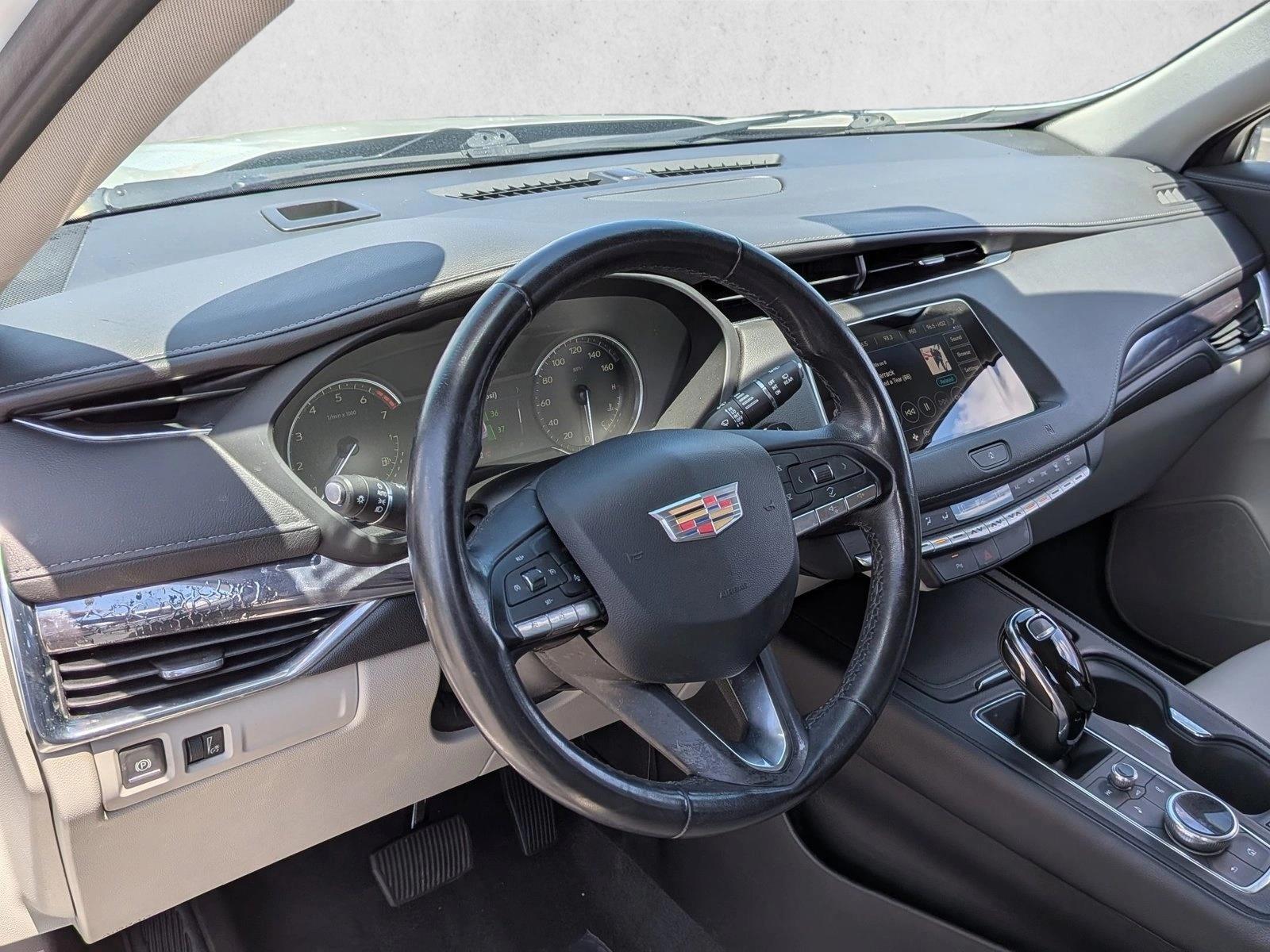 Thumbnail: 2020 Cadillac XT4 - 3