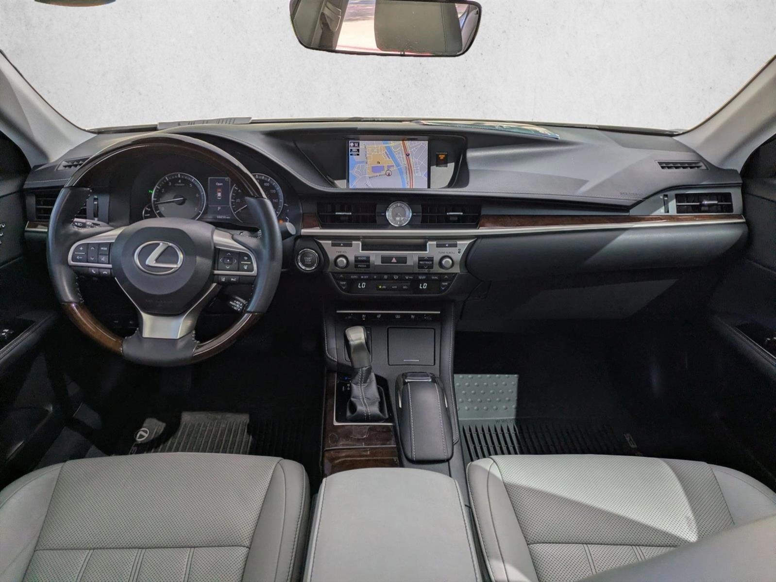 Thumbnail: 2018 Lexus ES - 4