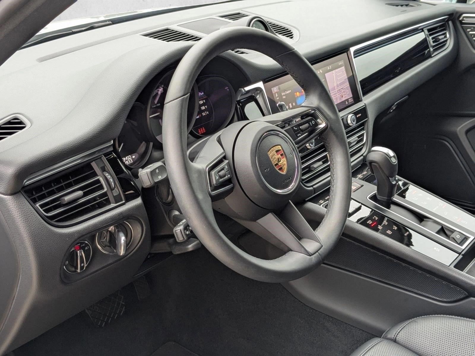 Thumbnail: 2026 Porsche Macan - 3