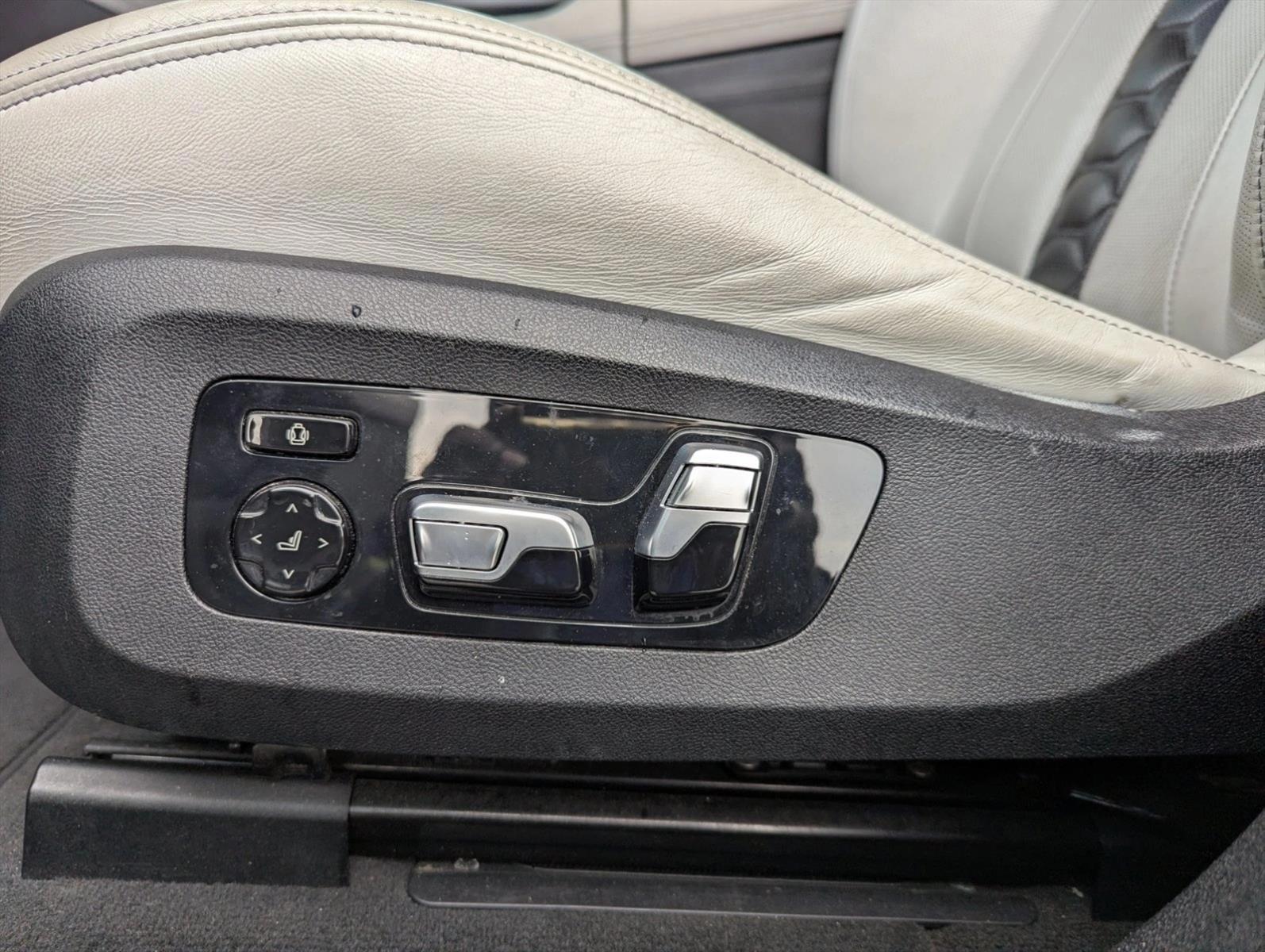 Thumbnail: 2021 BMW X6 - 4