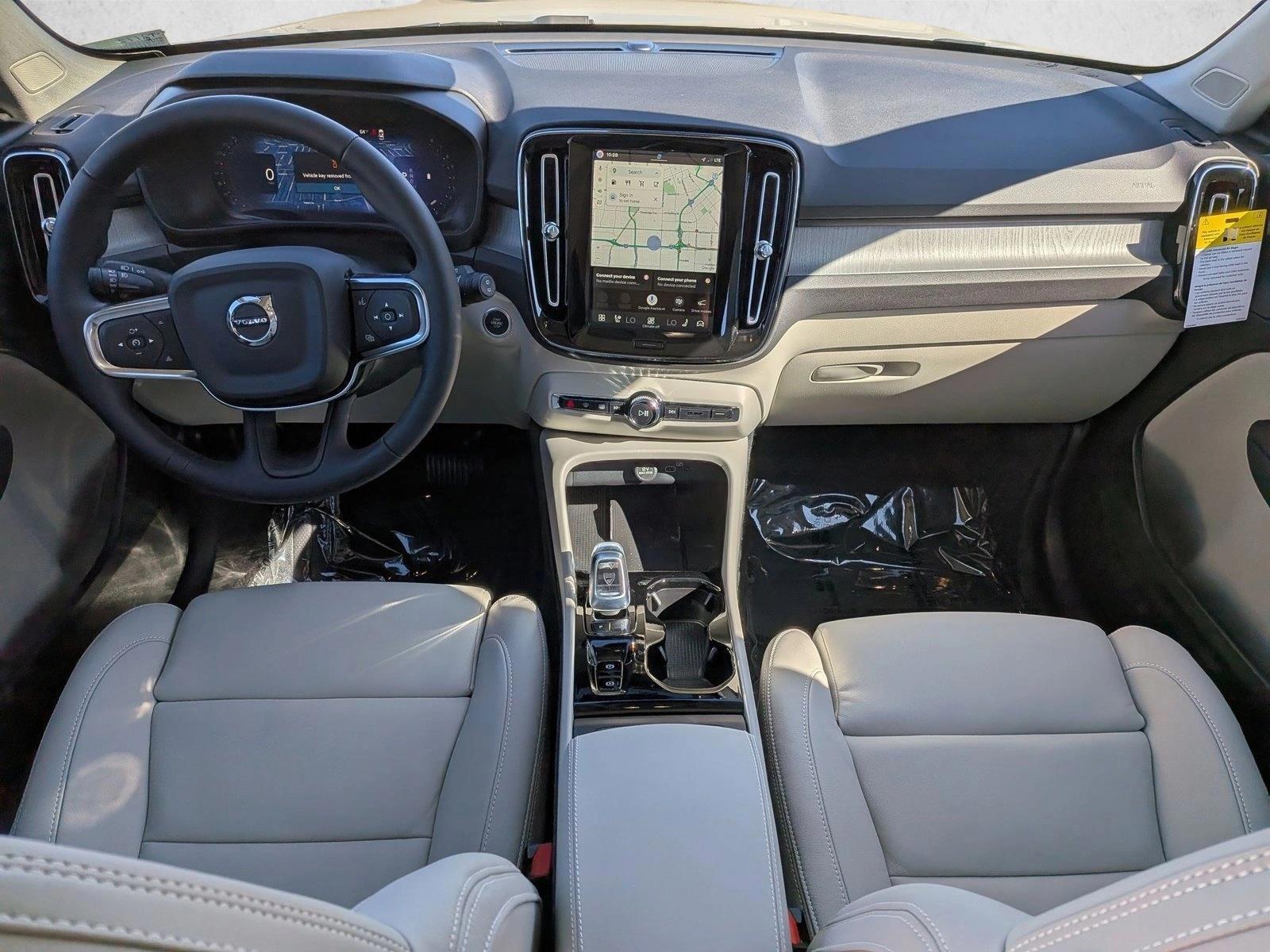 Thumbnail: 2026 Volvo XC40 - 4
