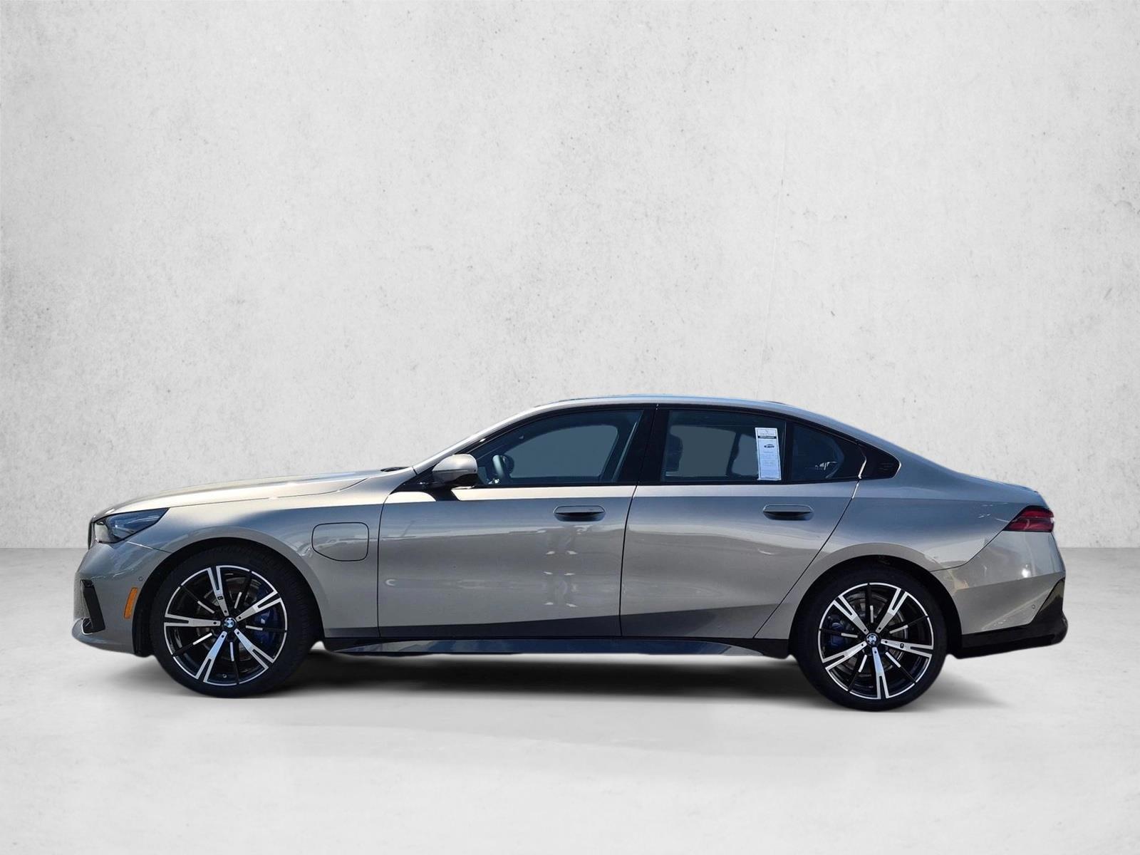 Thumbnail: 2026 BMW 5 Series - 2