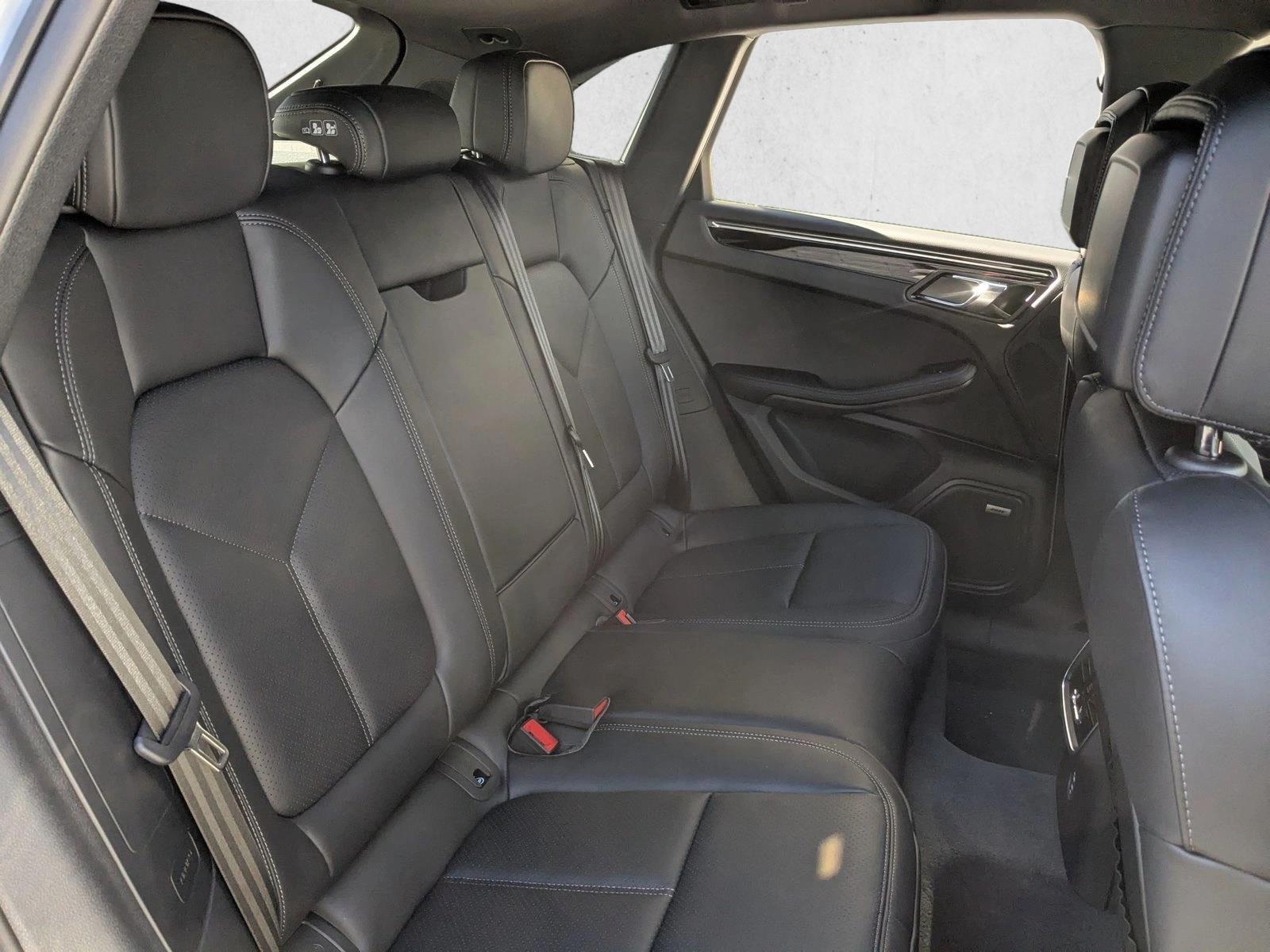 2026 Porsche Macan T - Photo 25