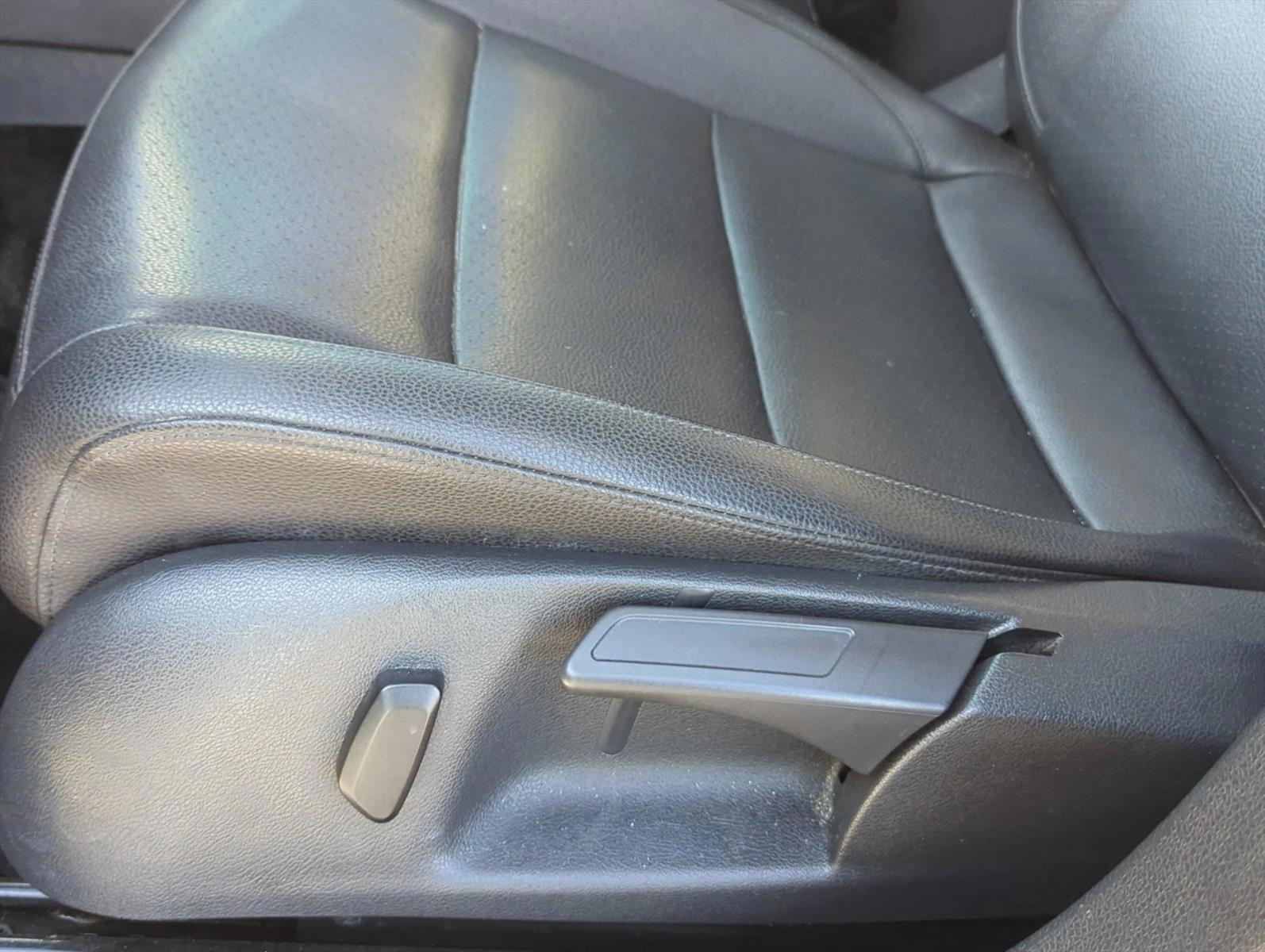 Thumbnail: 2014 Volkswagen Jetta - 3