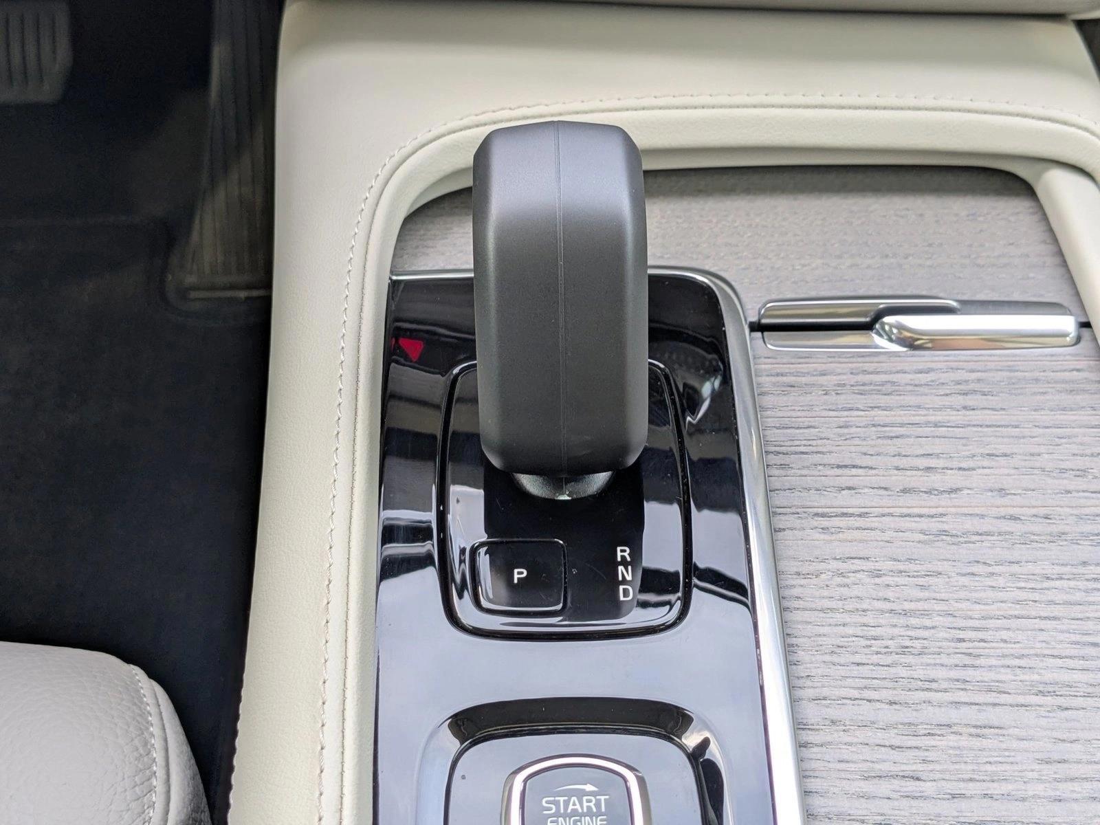 2025 Volvo XC90 Plus - Photo 12