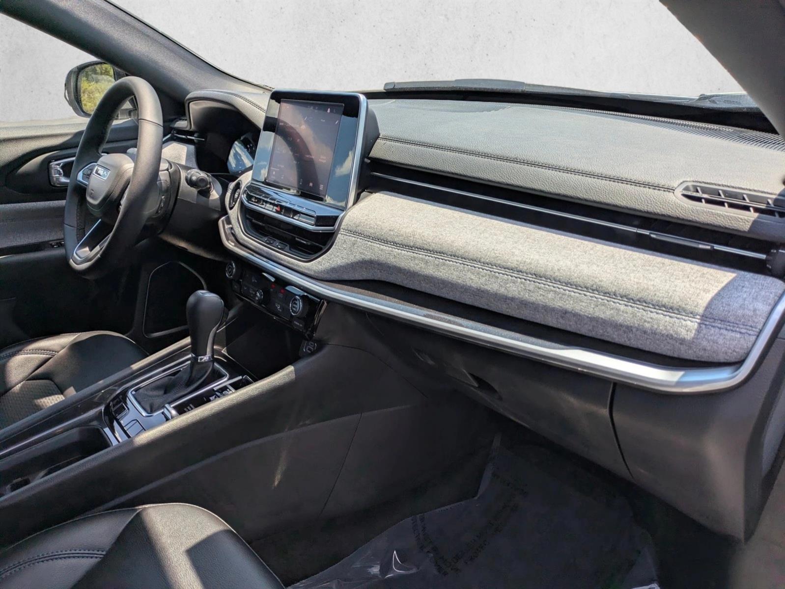 2025 Jeep Compass Latitude - Photo 22