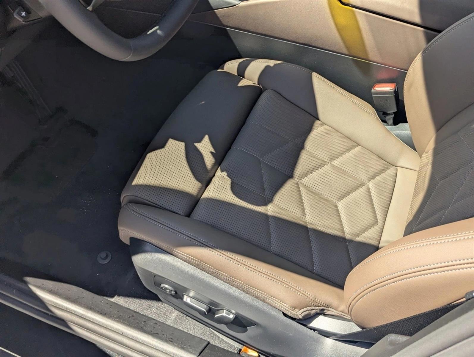 Thumbnail: 2026 BMW 5 Series - 4