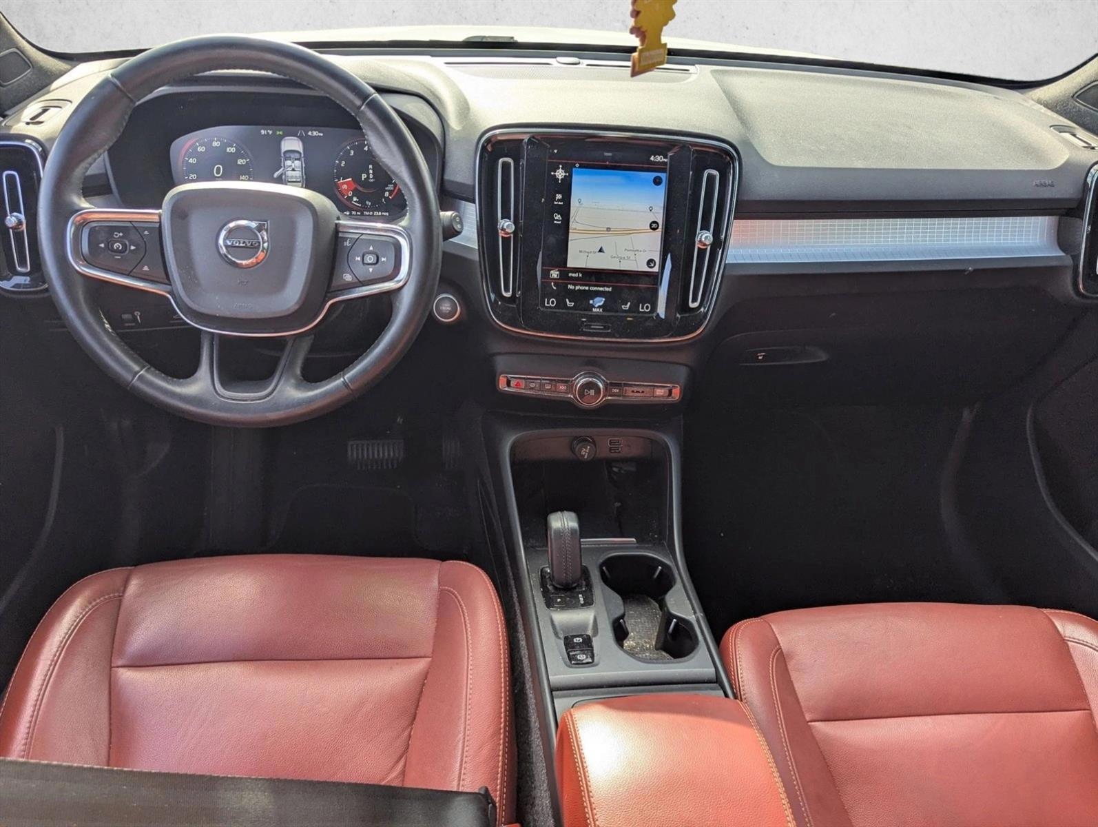 Thumbnail: 2019 Volvo XC40 - 3