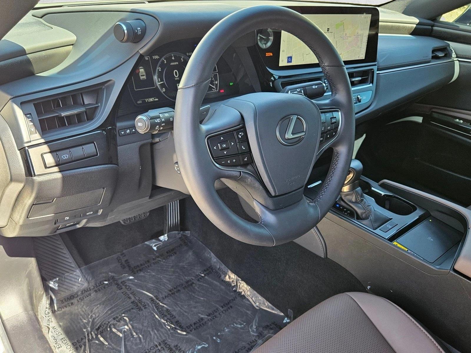 Thumbnail: 2025 Lexus ES - 3