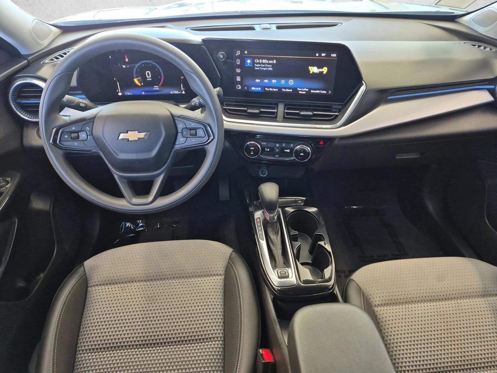 2025 Chevrolet Trax LT - Photo 22