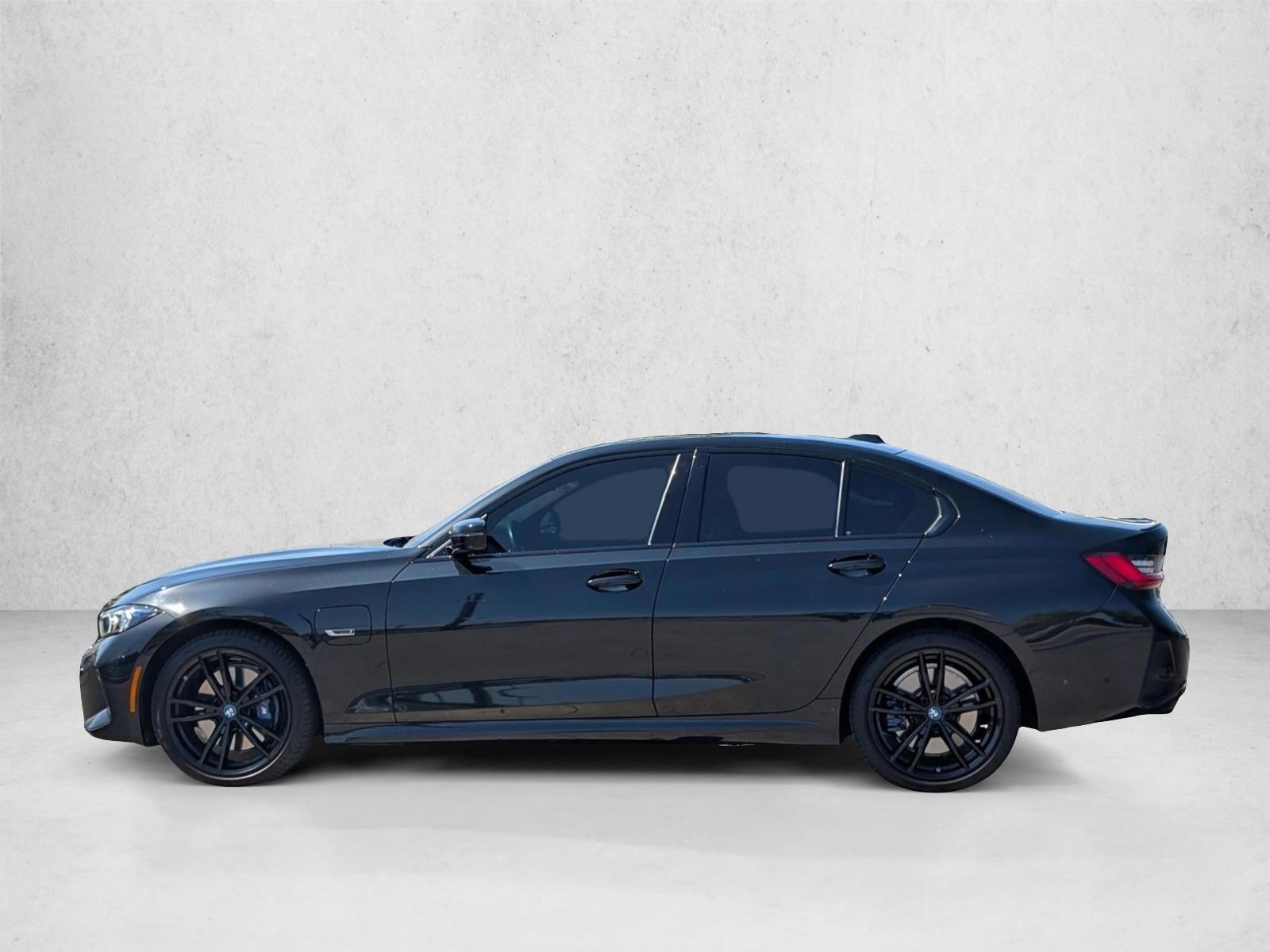 Thumbnail: 2023 BMW 3 Series - 2