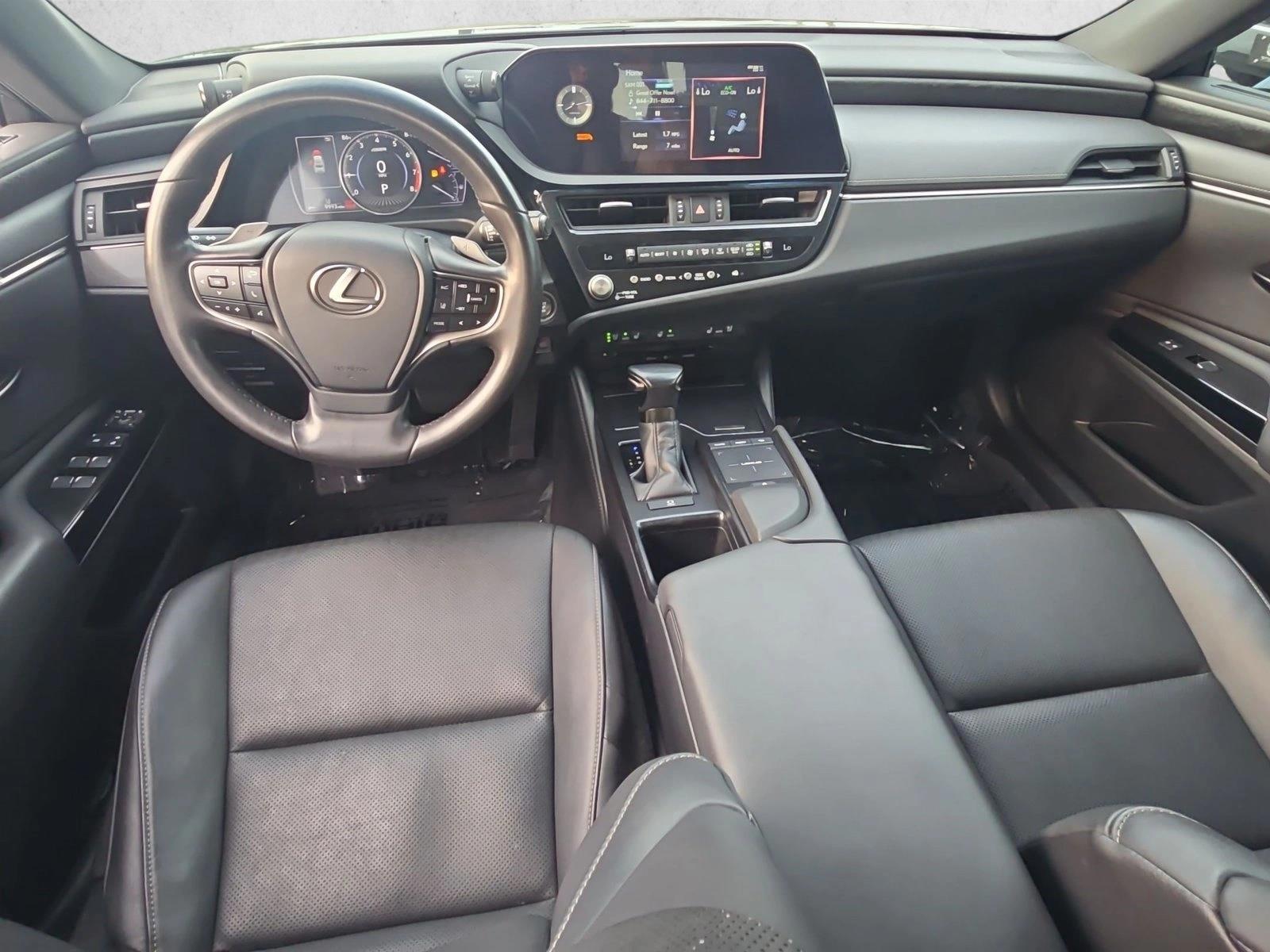 Thumbnail: 2022 Lexus ES - 3