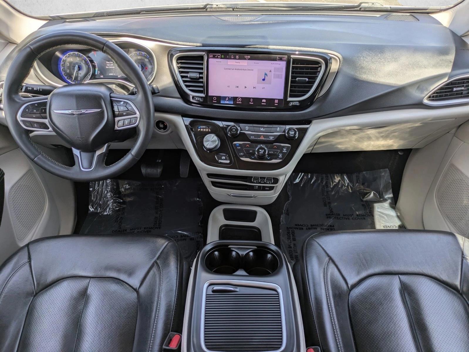 Thumbnail: 2022 Chrysler Pacifica - 3
