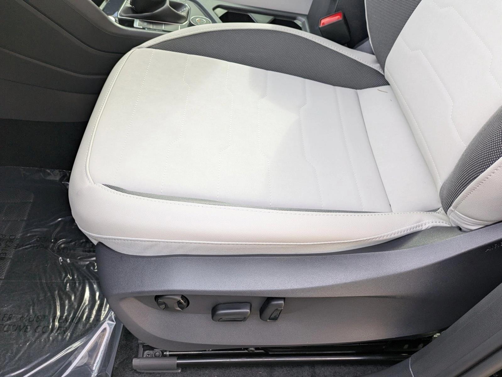 Thumbnail: 2026 Volkswagen Taos - 4