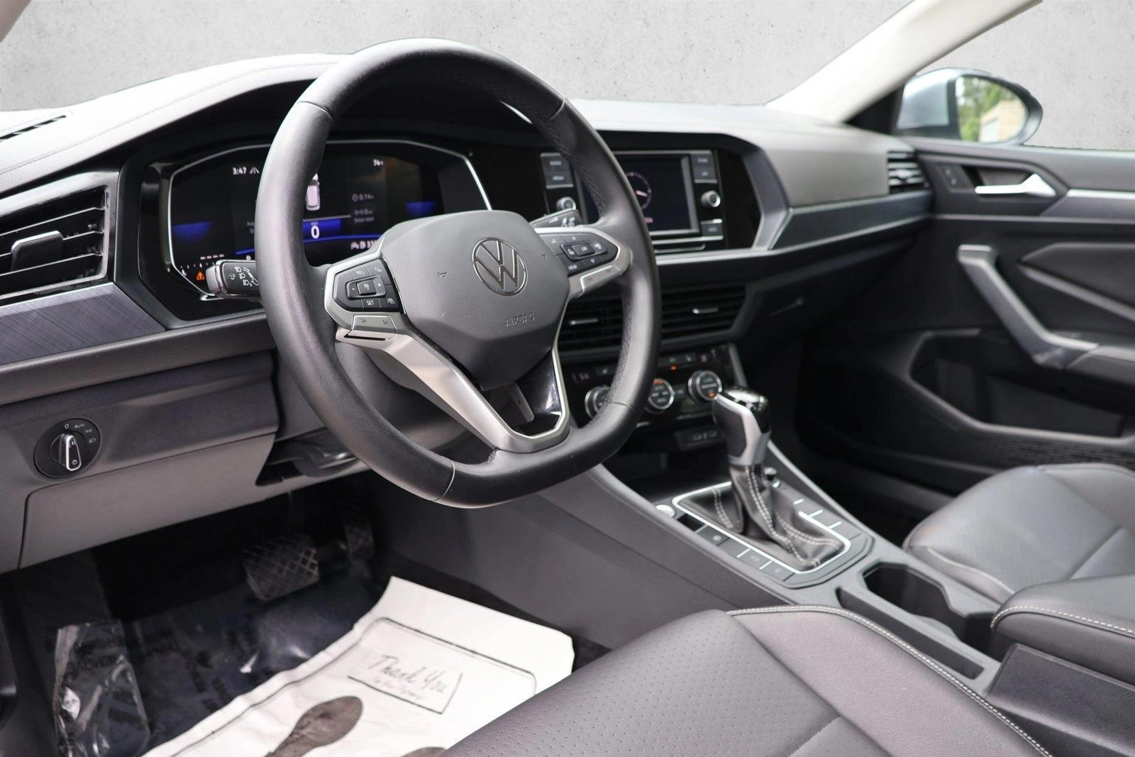 Thumbnail: 2024 Volkswagen Jetta - 3