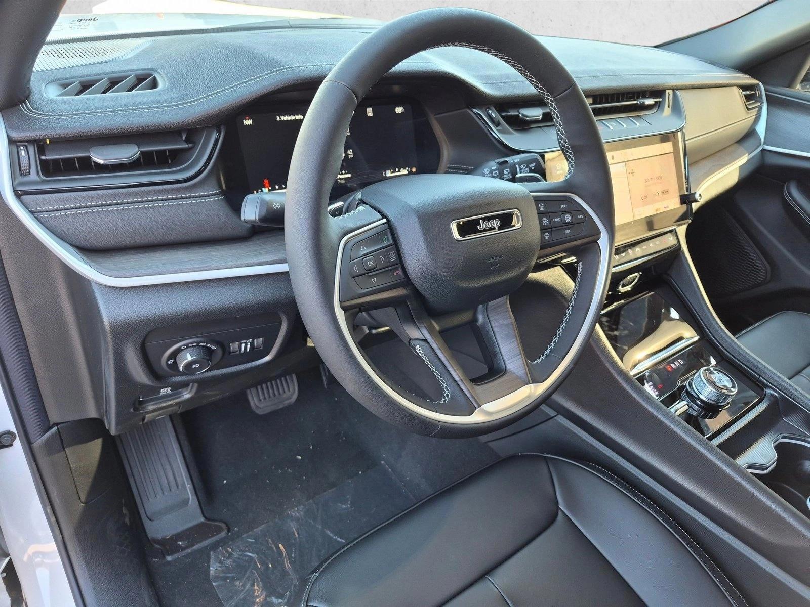 Thumbnail: 2026 Jeep Grand Cherokee - 3