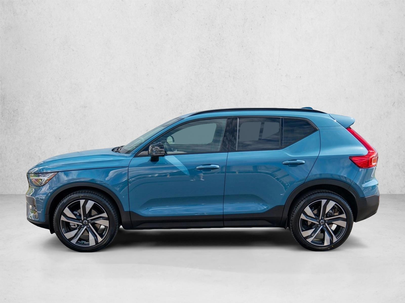 Thumbnail: 2023 Volvo XC40 - 2