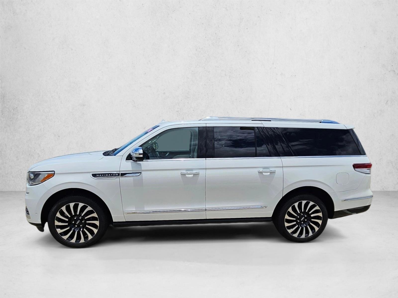 Thumbnail: 2024 Lincoln Navigator L - 2