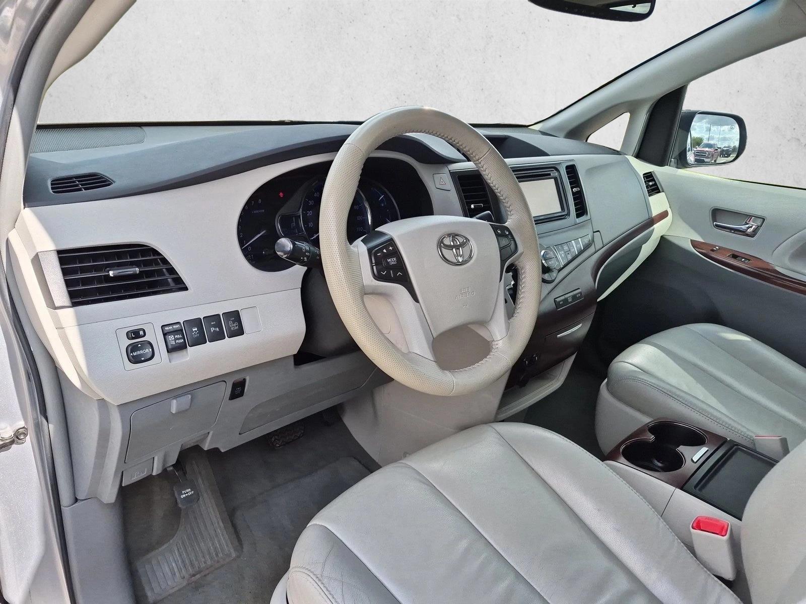 2014 Toyota Sienna, photo 9