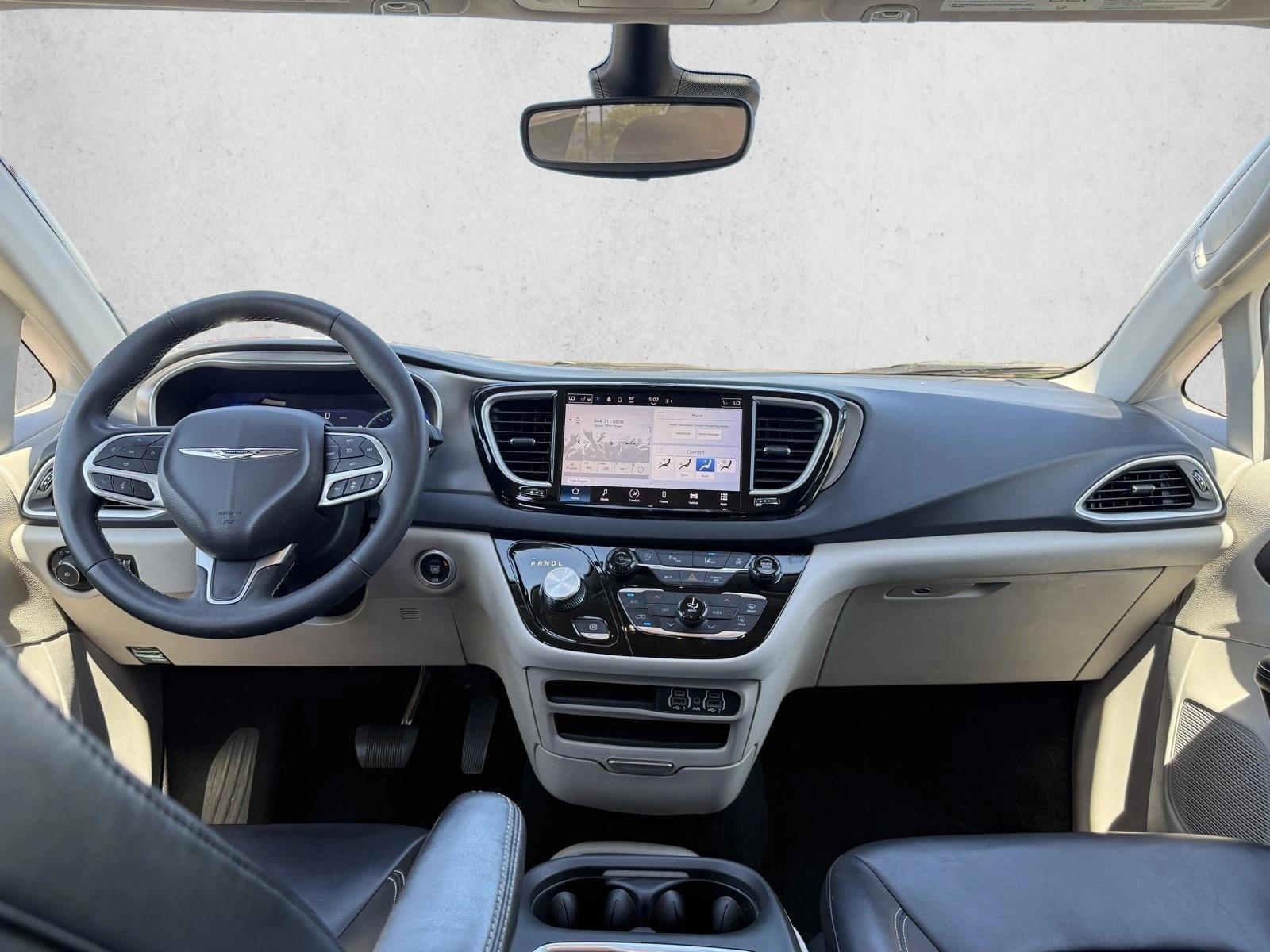 Thumbnail: 2023 Chrysler Pacifica - 3
