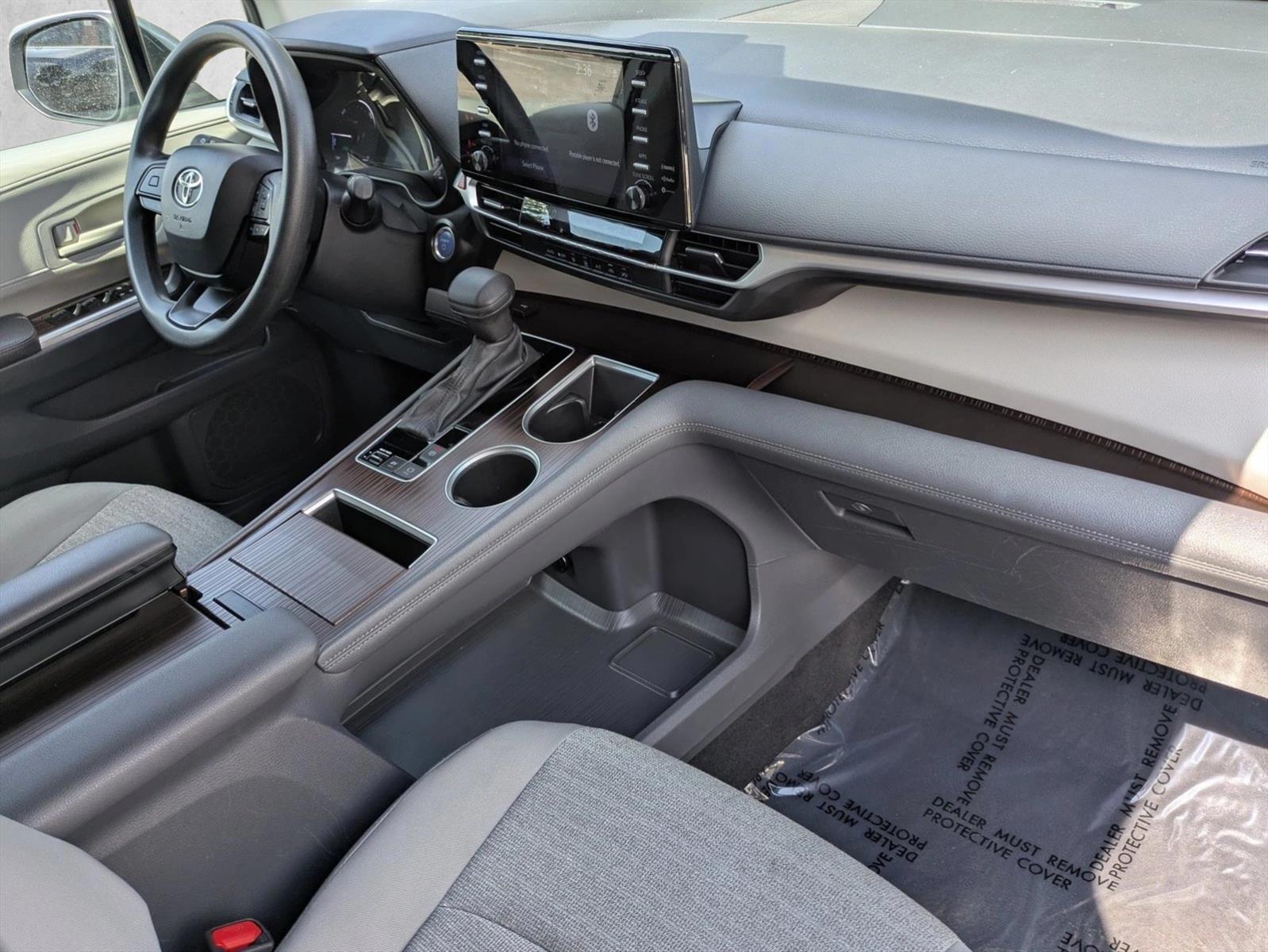 2024 Toyota Sienna LE - Photo 19