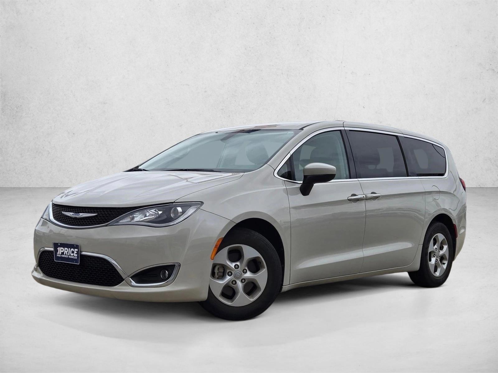 Thumbnail: 2017 Chrysler Pacifica - 1