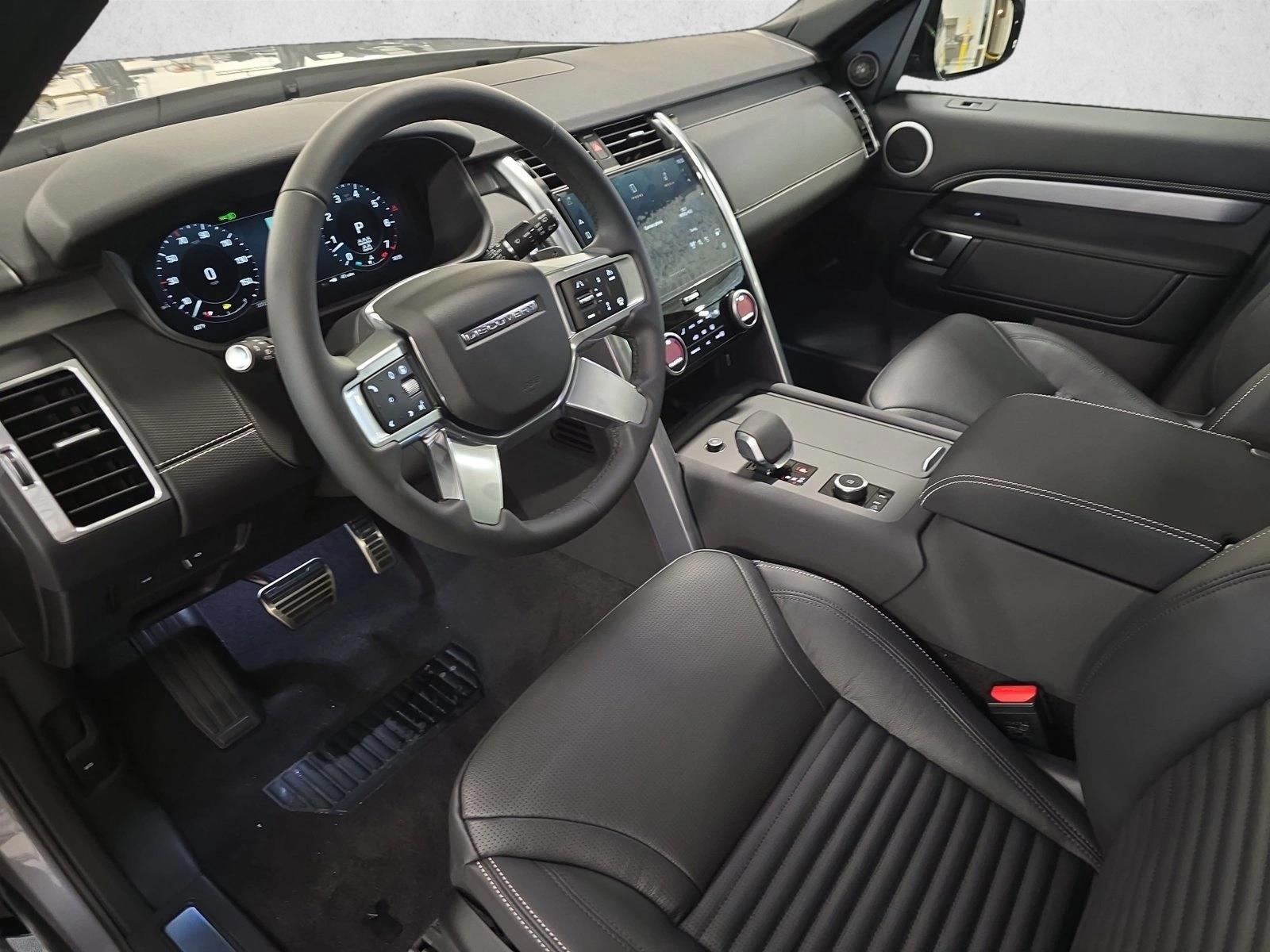 Thumbnail: 2026 Land Rover Discovery - 4
