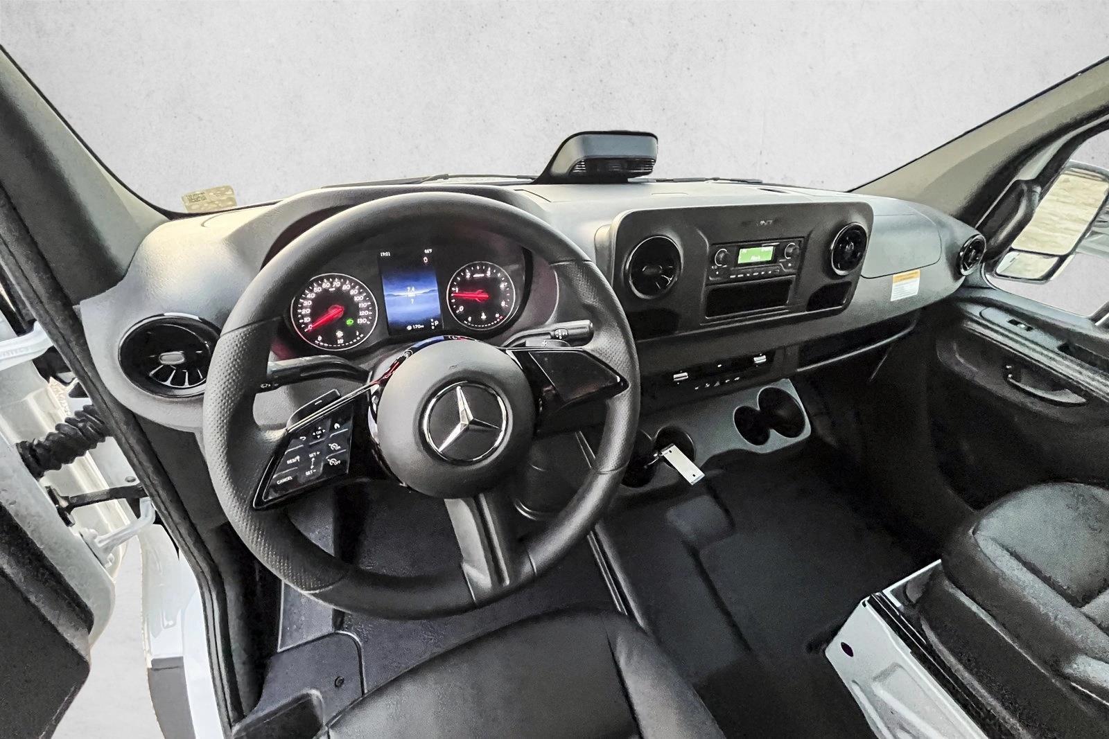 Thumbnail: 2026 Mercedes-Benz Sprinter - 3