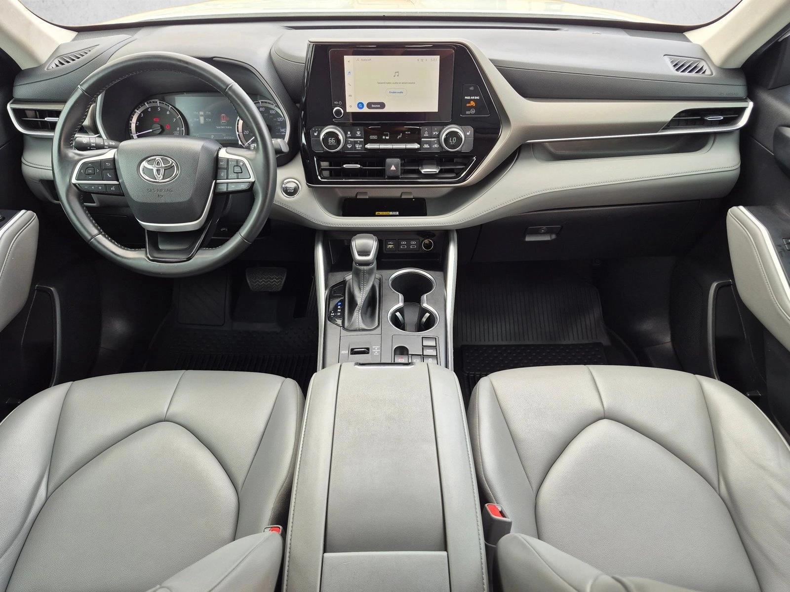 Thumbnail: 2023 Toyota Highlander - 4