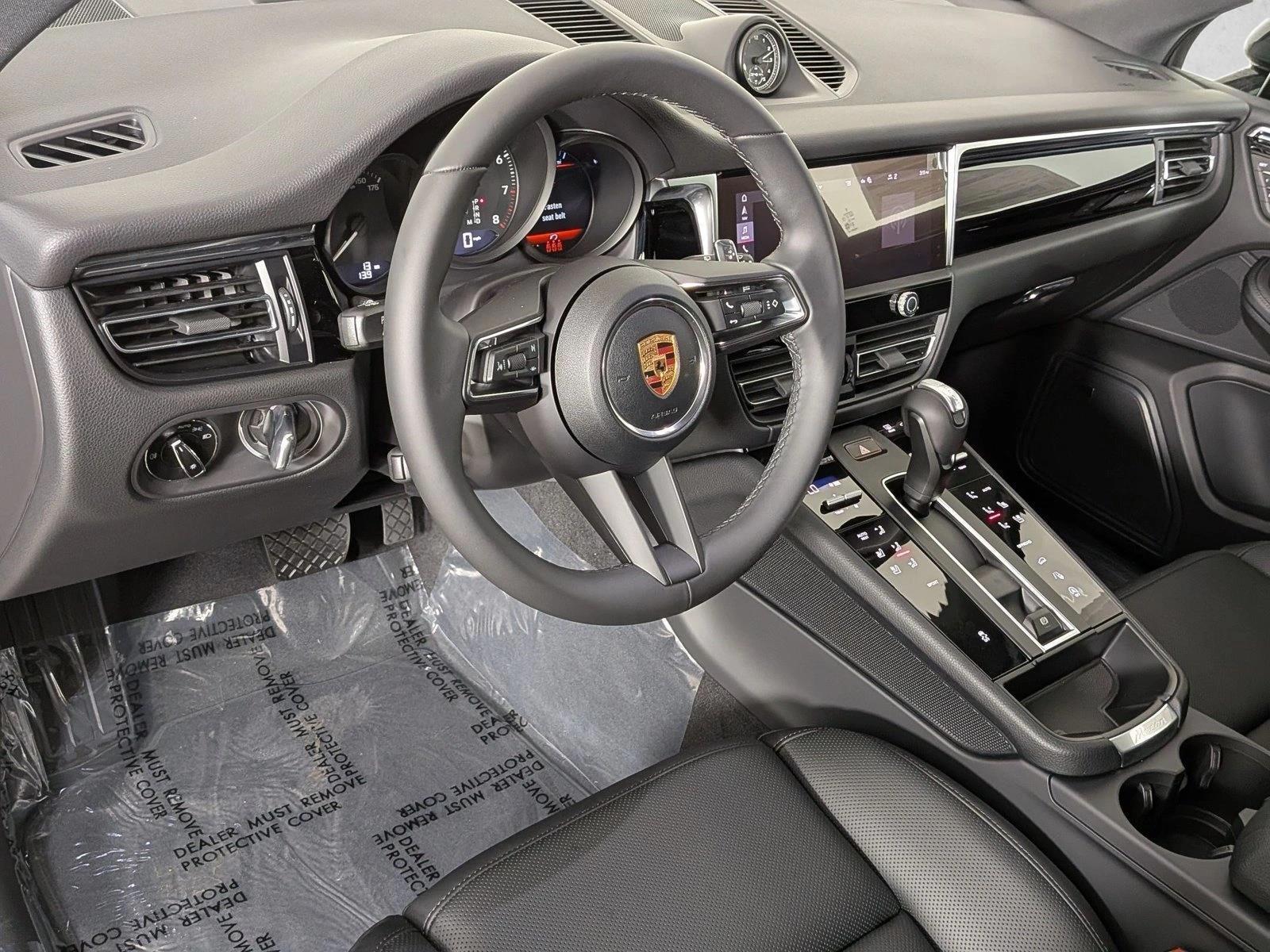 Thumbnail: 2026 Porsche Macan - 3