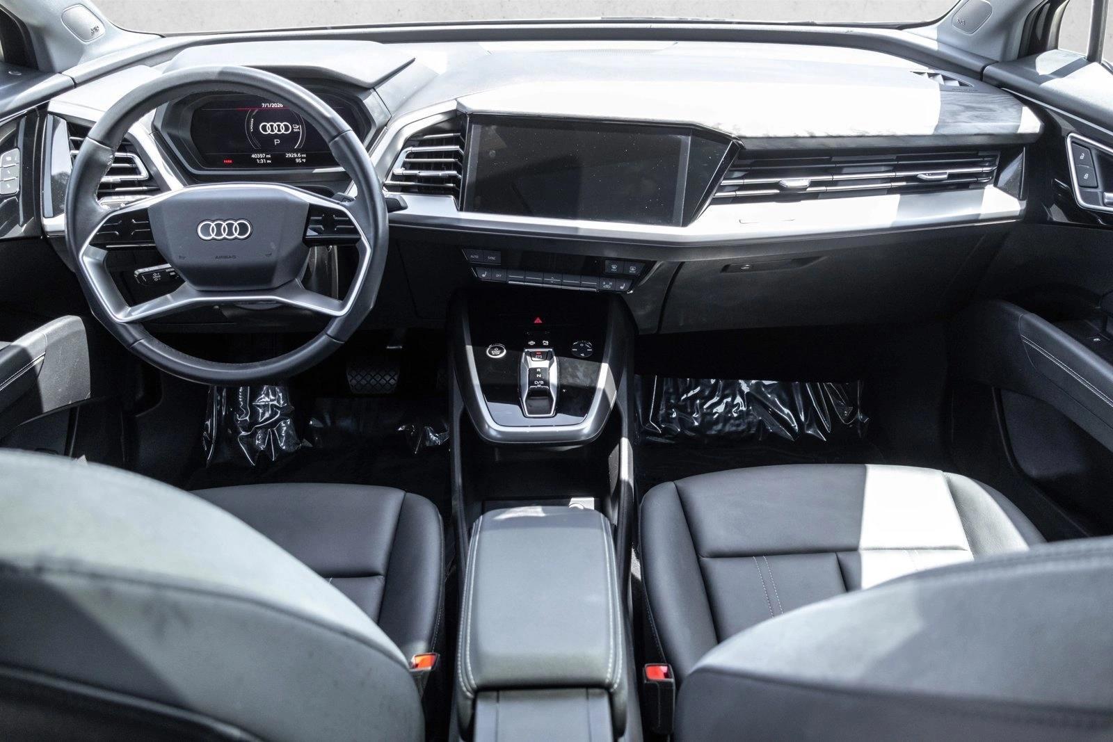 Thumbnail: 2023 Audi Q4 e-tron - 3
