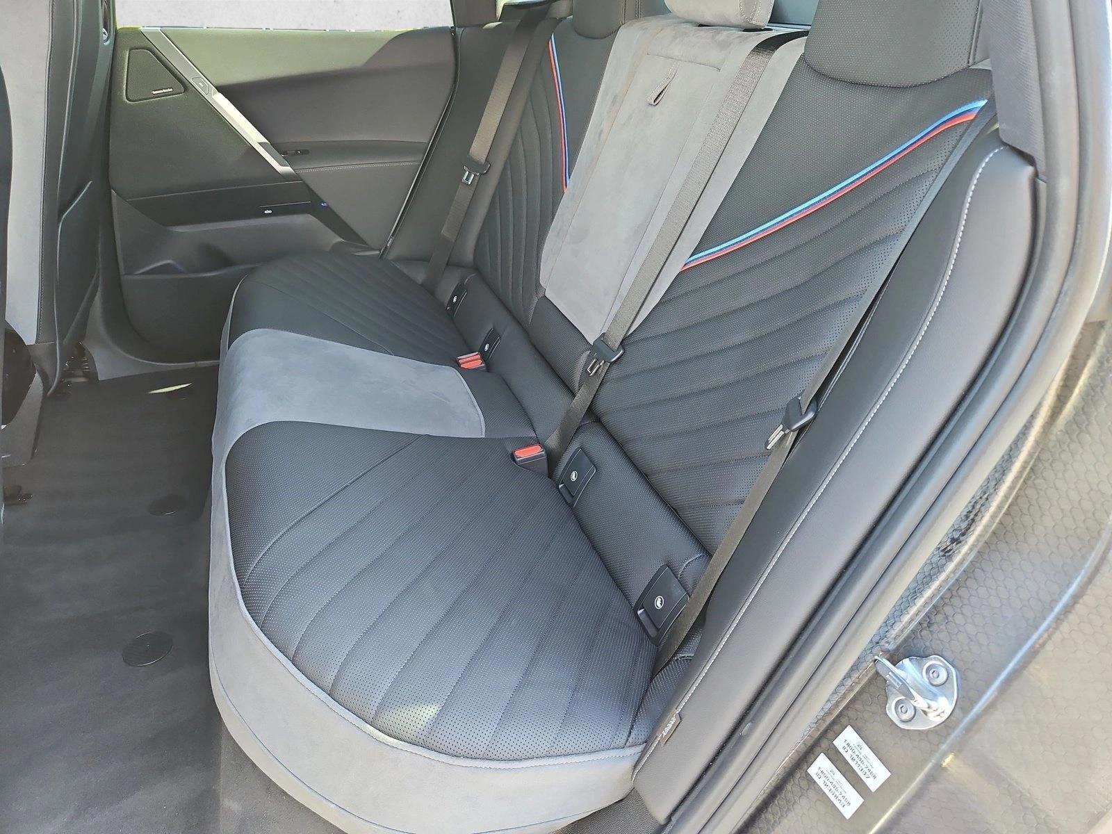 2026 BMW iX 45 - Photo 19