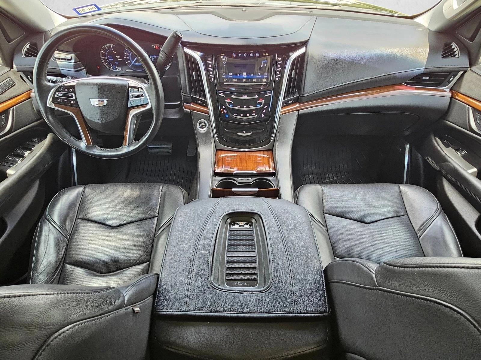 Thumbnail: 2020 Cadillac Escalade - 3