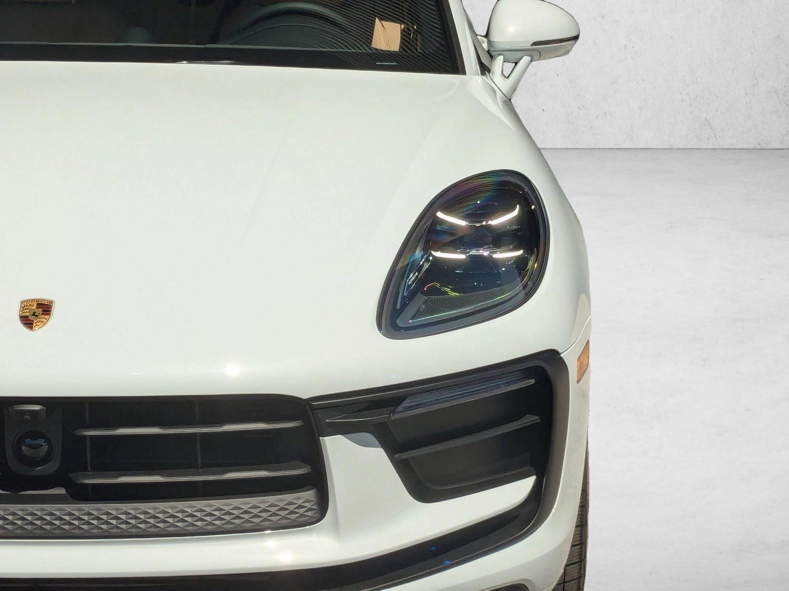 2026 Porsche Macan T - Photo 12