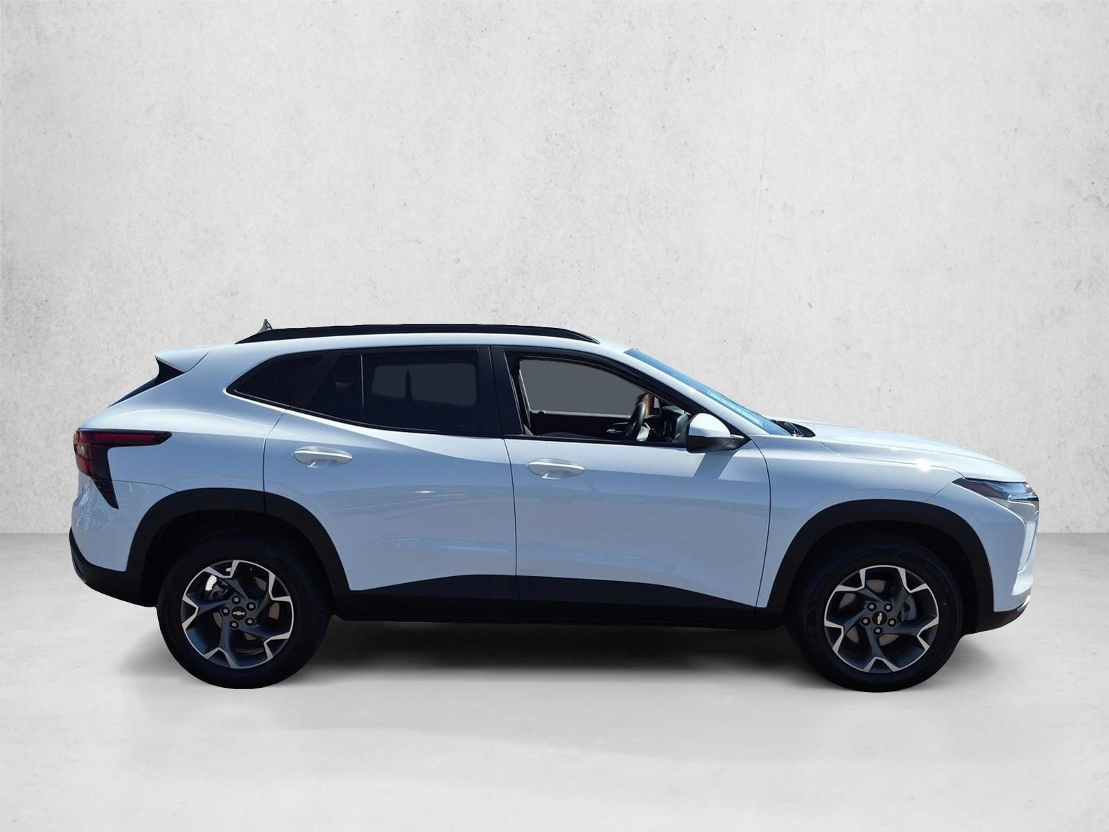 2025 Chevrolet Trax LT - Photo 4