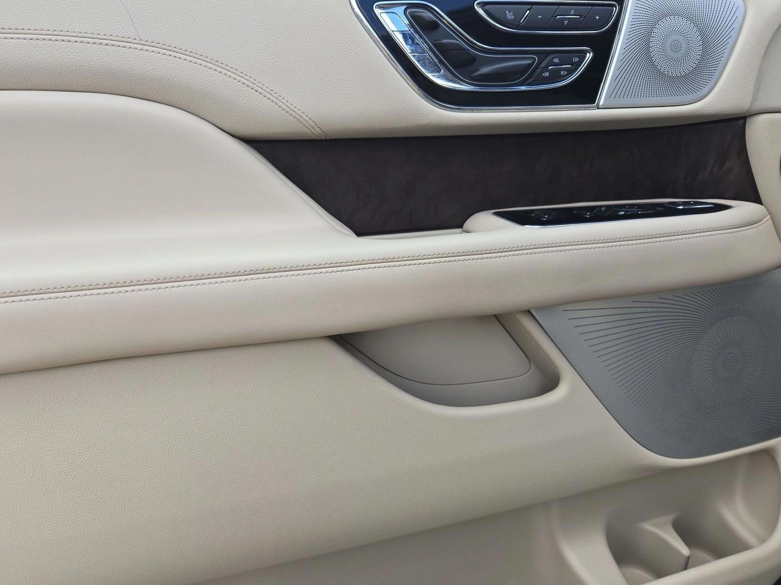 Thumbnail: 2019 Lincoln Navigator - 3