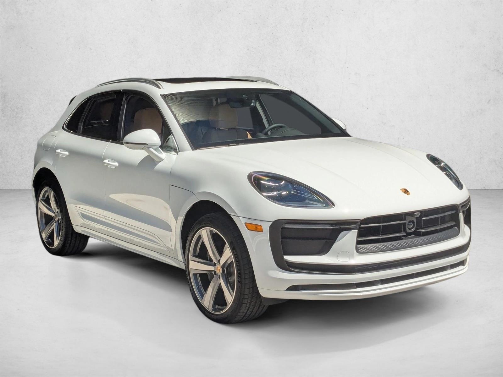 2026 Porsche Macan T - Photo 7