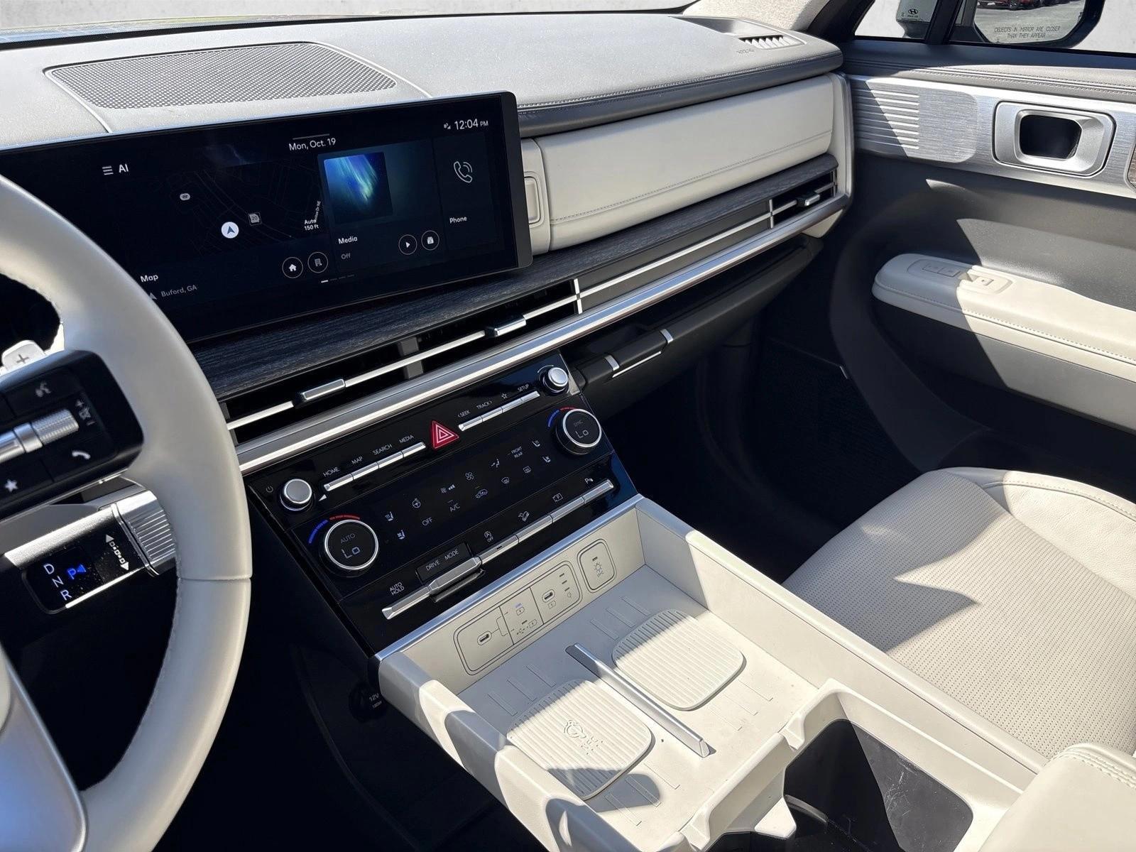 2025 Hyundai Santa Fe Limited - Photo 16